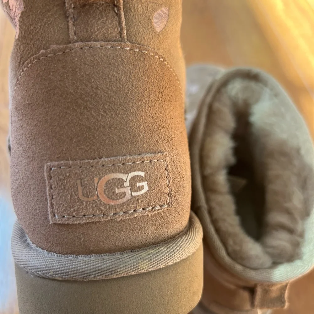 New! UGG Floral Foil limited edition Tan Suede Ankle Boots. - Picture 2 of 6